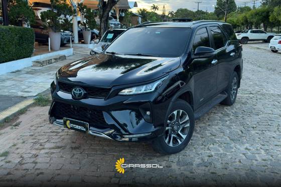 TOYOTA HILUX SW4 2.8 D-4D TURBO DIESEL DIAMOND 7L 4X4 AUTOMÁTICO